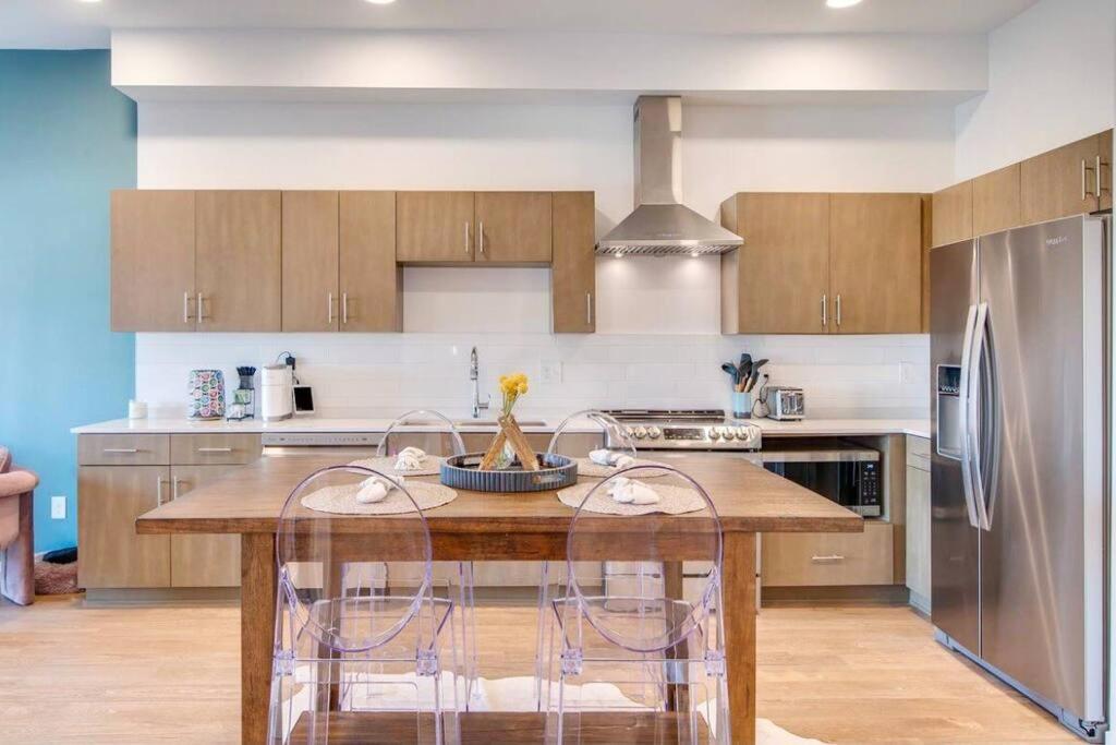 Stylish Downtown Condo W/ Pool & Parking Νάσβιλ Εξωτερικό φωτογραφία