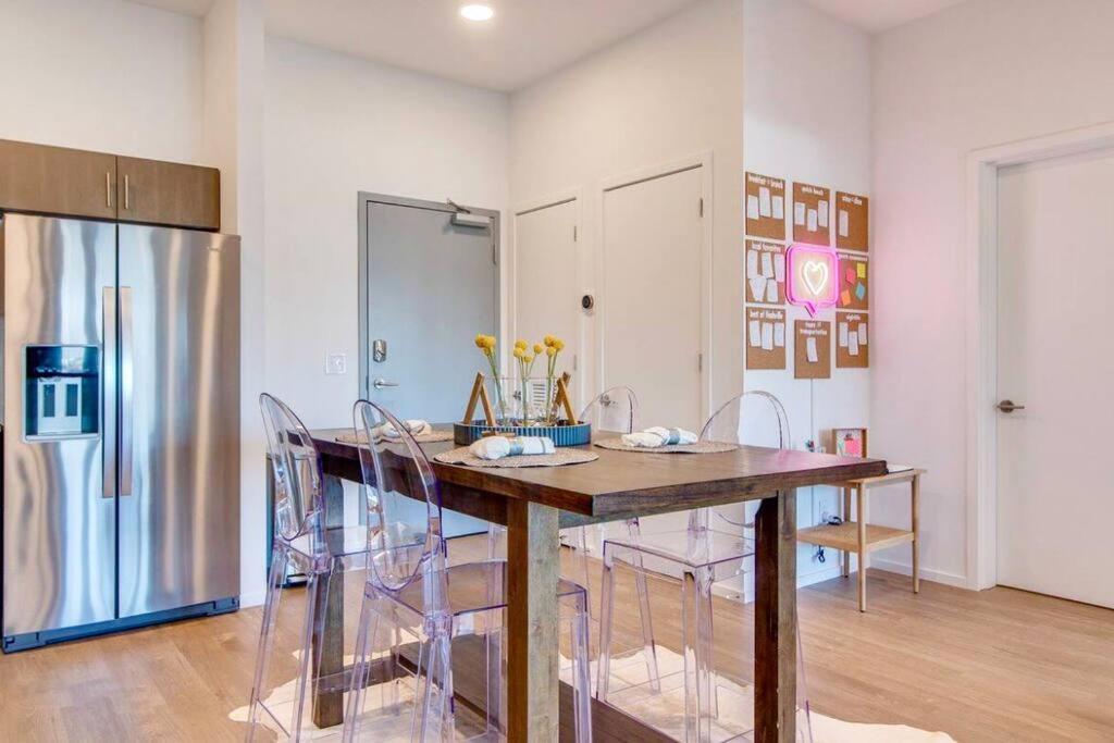 Stylish Downtown Condo W/ Pool & Parking Νάσβιλ Εξωτερικό φωτογραφία