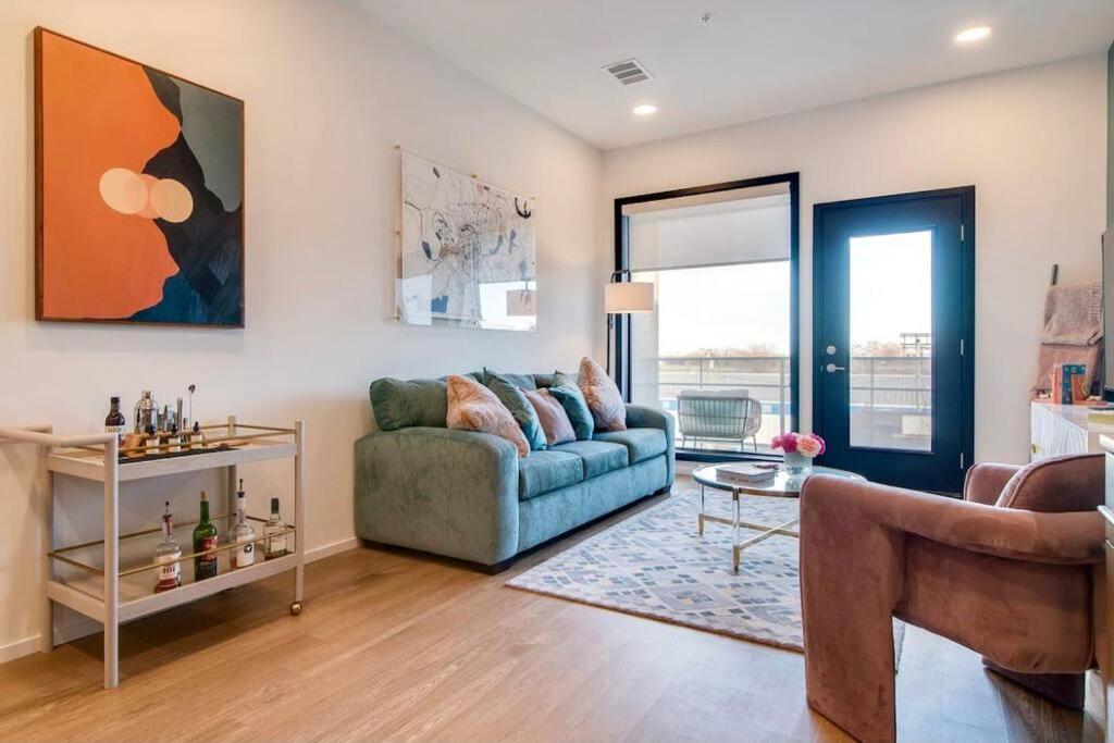 Stylish Downtown Condo W/ Pool & Parking Νάσβιλ Εξωτερικό φωτογραφία