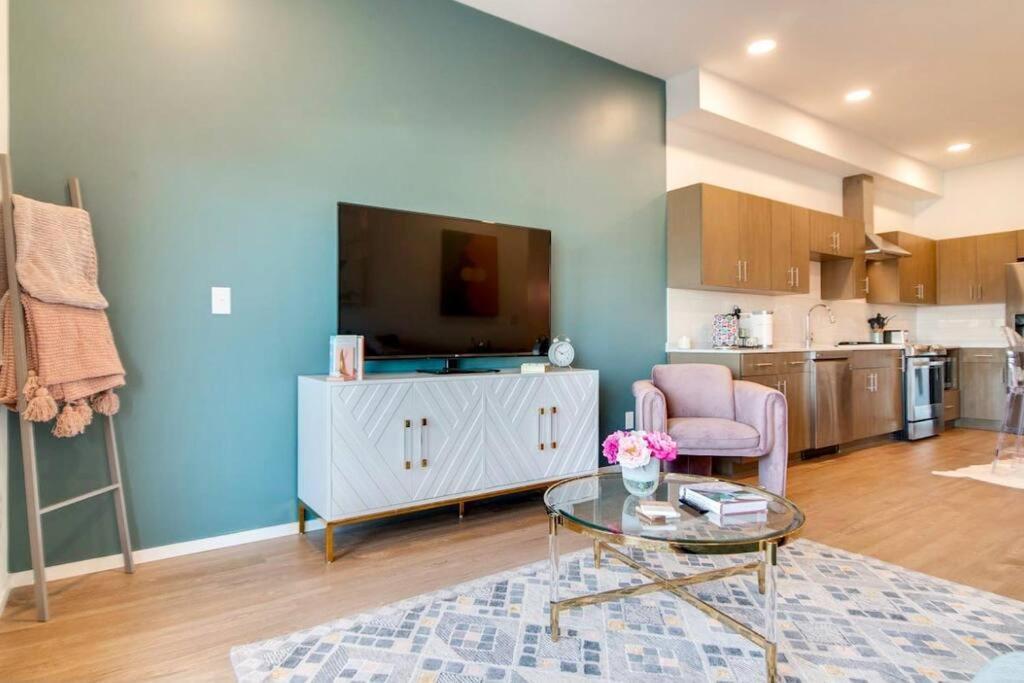 Stylish Downtown Condo W/ Pool & Parking Νάσβιλ Εξωτερικό φωτογραφία