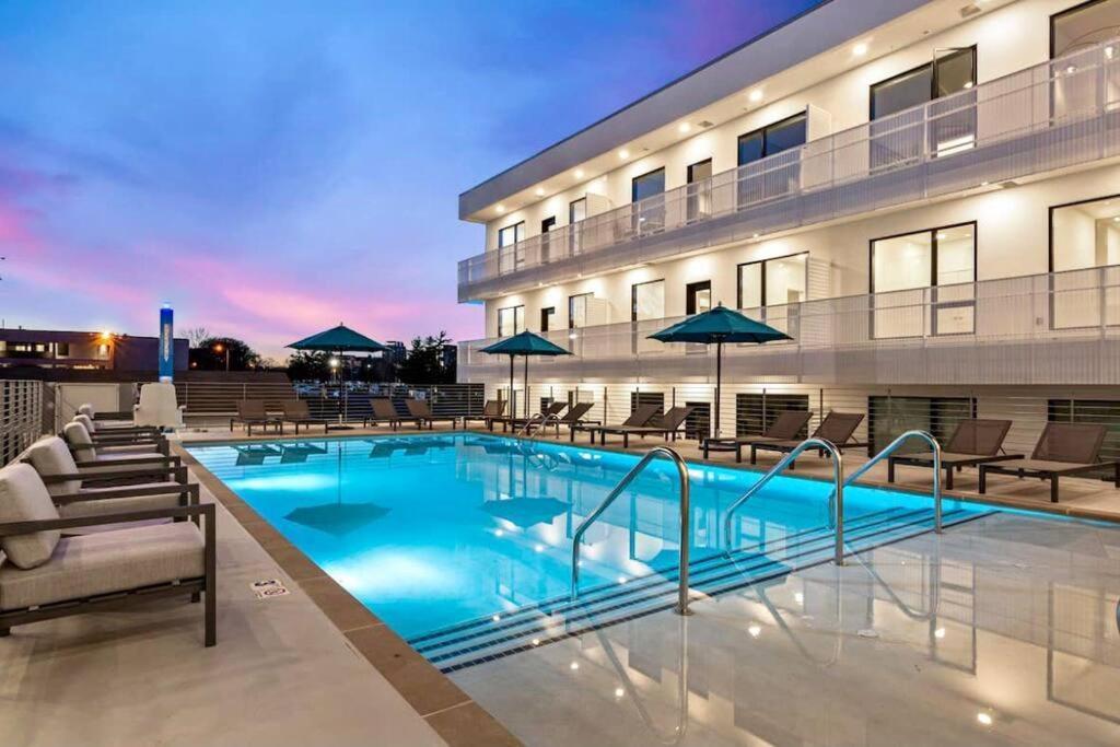 Stylish Downtown Condo W/ Pool & Parking Νάσβιλ Εξωτερικό φωτογραφία