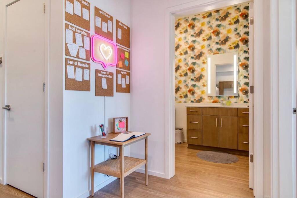 Stylish Downtown Condo W/ Pool & Parking Νάσβιλ Εξωτερικό φωτογραφία