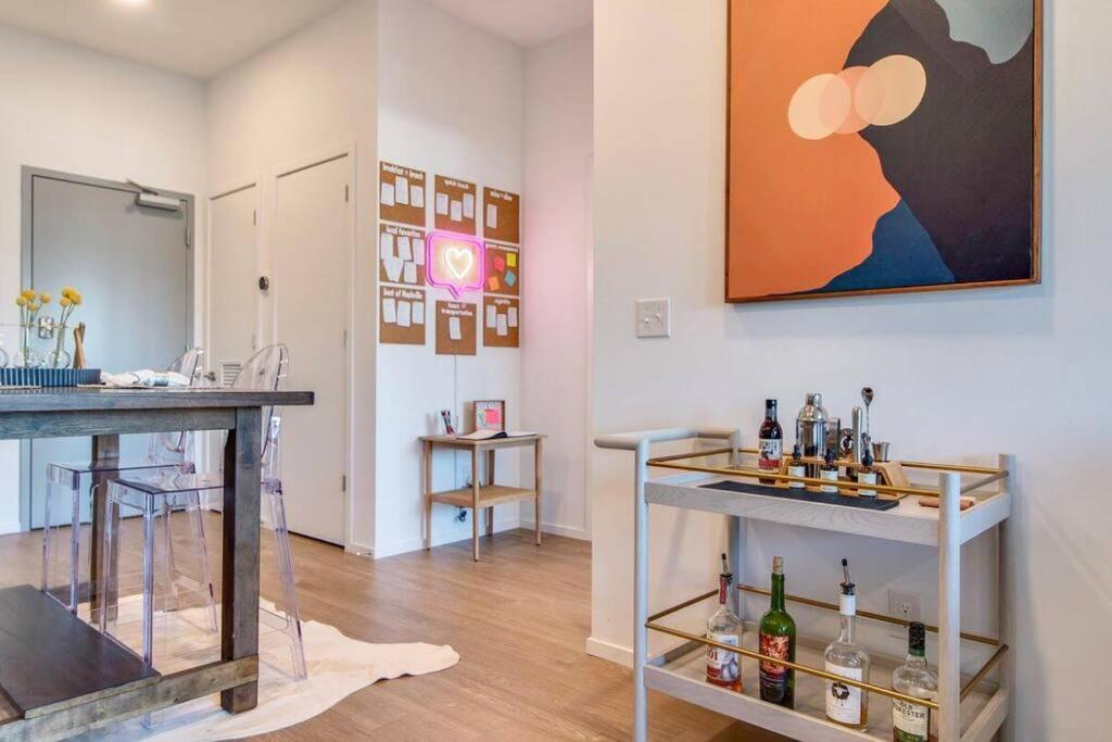 Stylish Downtown Condo W/ Pool & Parking Νάσβιλ Εξωτερικό φωτογραφία