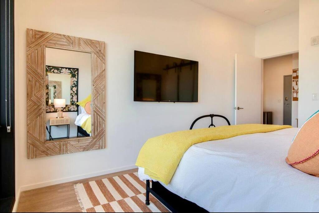 Stylish Downtown Condo W/ Pool & Parking Νάσβιλ Εξωτερικό φωτογραφία