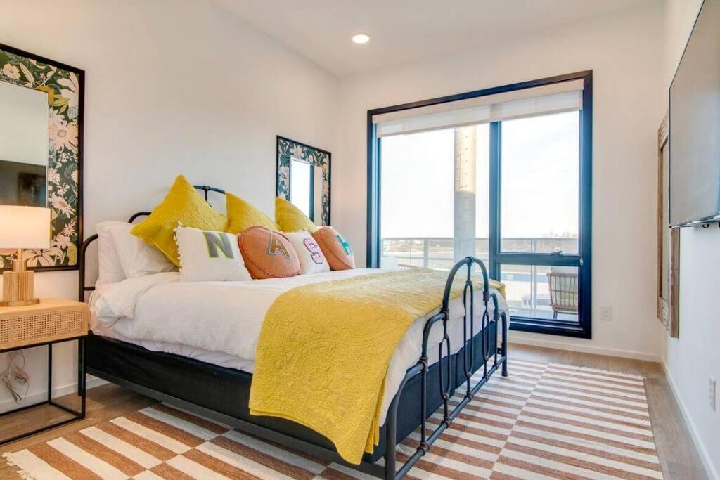 Stylish Downtown Condo W/ Pool & Parking Νάσβιλ Εξωτερικό φωτογραφία